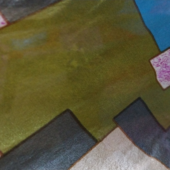 Elaine Gold scarf. - Picture 3 of 5